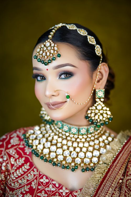 Elegant polki kundan choker necklace on model